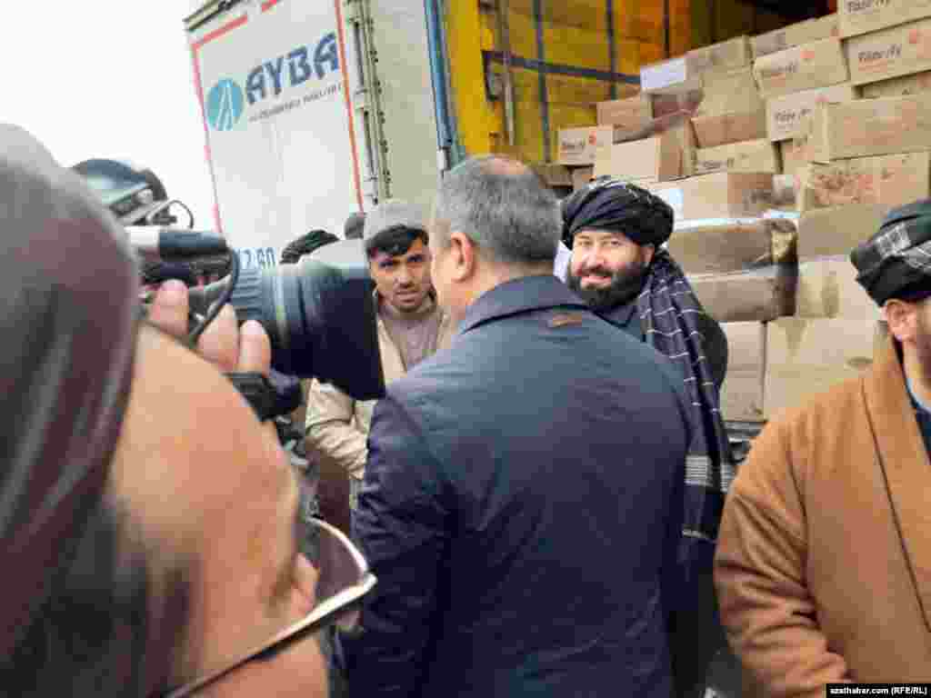 Раздача продуктов 