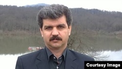 به گفته سندیکای کارگران شرکت واحد اتوبوسرانی تهران، رضا شهابی، را به رغم وخامت حالش،‌ در بیمارستان بستری نکرده اند.