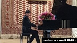 Заслуженный артист Туркменистана Владимир Мкртумов. Ашхабад, 19 декабря, 2023.