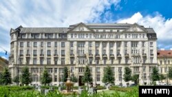 A Pénzügyminisztérium épülete a főváros V. kerületében, a József nádor téren 2022. június 11-én