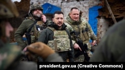 Владимир Зеленский посетил солдат ВСУ в Запорожской области