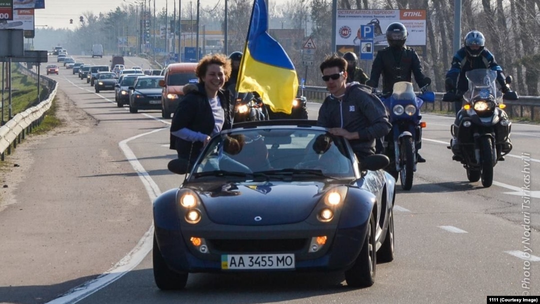 Kateryna Butko (left) at an Automaidan protest in March 2014.
