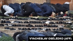 Merkezi Aziýada häkimiýetler ýaş ýigidiň sakgal goýbermegini köplenç radikalizmiň daşky alamaty diýip düşündirýärler.