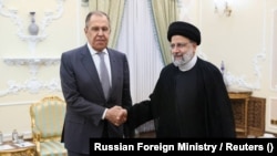 سرگئی لاوروف در دیدار سال ۱۴۰۲ خود با ابراهیم رئیسی در تهران