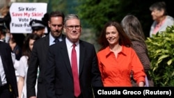 Leýboristleriň lideri Keir Starmer we aýaly Wiktoriýa Starmer