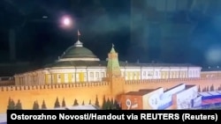 Приліт дрона до Кремля за шість днів до Дня перемоги 2023 року. Велика війна вже тривала тоді понад рік 
