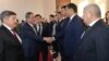Ли Цяндын сапары: Соода, темир жол жана тышкы карыз