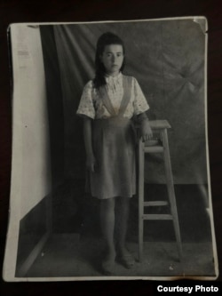 Gülnaranıñ Naciye bitası Samarqandta. ŞSCB, 1948 senesi. Abdulayevanıñ şahsiy arhivi