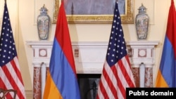 Հայաստանի և ԱՄՆ-ի դրոշները, արխիվ