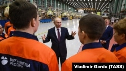 Ռուսաստանի նախագահը Ուլան Ուդեի ավիացիոն գործարանում