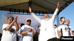 Armenia - Archbishop Bagrat Galstanian greets supporters rallying in Yerevan, May 9, 2024.