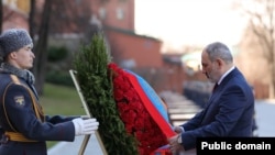 Russia - Armenian Prime Minister Nikol Pashinian lays a wreath at the Monument to the Unknown Soldier in Moscow, Aprl 20, 2022.