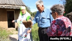 Башкортстанның Туймазы районы Төмәнәк авылындагы "Бабай утары" кунаклары 