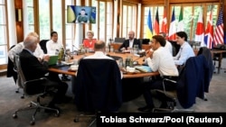 Գերմանիա, Բավարիա - Ուկրաինայի նախագահ Վլադիմիր Զելենսկին տեսակապով ելույթ է ունենում Մեծ յոթնյակի գագաթնաժողովում, 27-ը հունիսի, 2022թ.