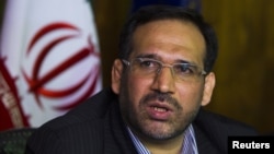 Iran -- Economy Minister Shamseddin Hossein speaks with journalists during a news conference in Tehran, 26Jul2011