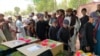 مکین کې د مځکني ماین په چاودنه کې د وژل شویو ماشومان جسدونه د پرلت ځای ته وړل شوي. ۲۰۲۱، ۳م جون
