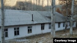 Баткендин Кыштут айылындагы мектеп. 2022-жыл. 