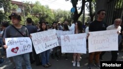 Акция протеста перед зданием Национального собрания, Ереван, 1 июля 2022 г.