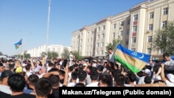 Протест в Нукусе против предложенных Ташкентом поправок к Конституции Узбекистана, предусматривавших лишение Каракалпакстана автономии. 1 июля 2022 года