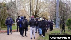 Кармалган крым татарларынын колдоочулары. Крым жарым аралы, 9-февраль 2022-жылы