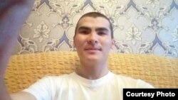 Белсенді Ерұлан Ахметов. Отбасы архивінен алынған сурет. Рұқсаты бар.
