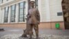 Каля менскага гарадавога затрымалі чатырох чалавек. ВІДЭА