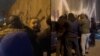 На Лашу Джиошвили накинулись неизвестные, которые пытались затолкать его в гражданский автомобиль
