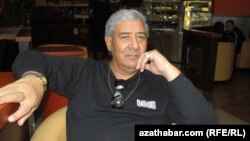 Swesiýada ýaşaýan belli türkmen şahyry Şiraly. Stokgolm, 2010.