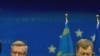 Қазақстанның сауда және индустрия министрі Владимир Школьник (оң жақта) Брюсселдегі кездесуде