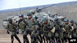 Оьрсийчоь -- Оьрсийчоьнан эскаран тобанаш ю Серноводскерчу полигонехь тIеман Iаморашкахь. Зазадоккху-бутт 19, 2015