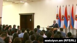 Հայաստան -- ՀՀԿ նախագահ Սերժ Սարգսյանը պատասխանում է ուսանողների հարցերին, Ծաղկաձոր, 9-ը ապրիլի, 2012թ․