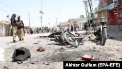 Pakistani security officials inspect the scene of the bomb blast in Chaman on August 10.