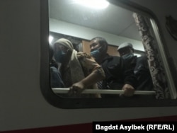 Ýolagçy otlusy Türkmenistandan göçen 250-den gowrak adamy Gazagystana getirdi.