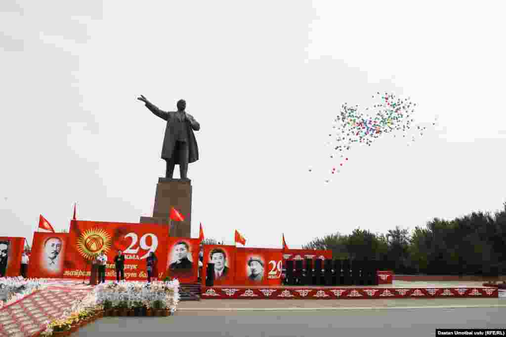 1991-жылы өлкө СССРдин курамынан бөлүнүп, өз алдынча мамлекет болгон. Ошол жылы 31-август өлкөнүн Эгемендик күнү деп жарыяланган. 