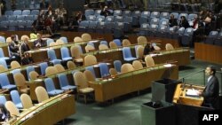 محمود احمدی‌نژاد در حالی در مجمع عمومی سخنرانی می‌کند که بسیاری از صندلی‌ها‌ خالی هستند