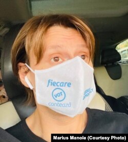 Marius Manole e cunoscut și pentru implicarea sa în dezbaterile civice, pro-democrație și anticorupție ale ultimilor ani.