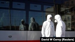 Дезинфекция автобуса в Праге в связи с коронавирусом, 10 марта 2020 года.