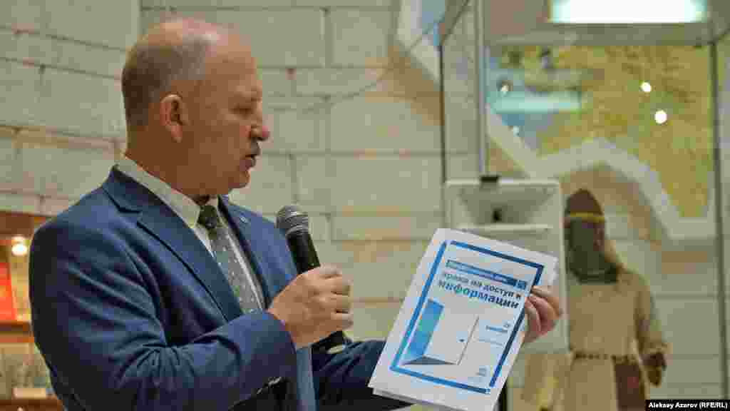 ЮНЕСКО-ның Алматы бюросының өкілі Сергей Карпов көрменің БҰҰ мен ЮНЕСКО шешімі бойынша 28 қыркүйек күні аталып өтетін Ақпаратқа қол жеткізу үшін күрес күні аясында ұйымдастырылғанын айтты. 