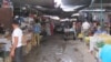 Daşoguz şäheriniň "Baý bazar” diýlip atlandyrylýan söwda bazary. Iýun, 2012.
