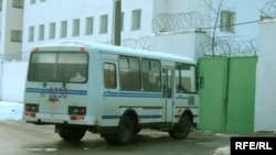 Спэцпрымальнік-разьмеркавальнік на завулку Акрэсьціна ў Менску
