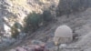 د جنوبي وزیرستان په شکۍ کې سمګلران قېمتي ځنګلونه وهي، بیا یې سکاره کوي. سکرو اېستلو بټۍ په تصویر کې ښکاري. ۲۰۲۰، ۰۵ نومبر