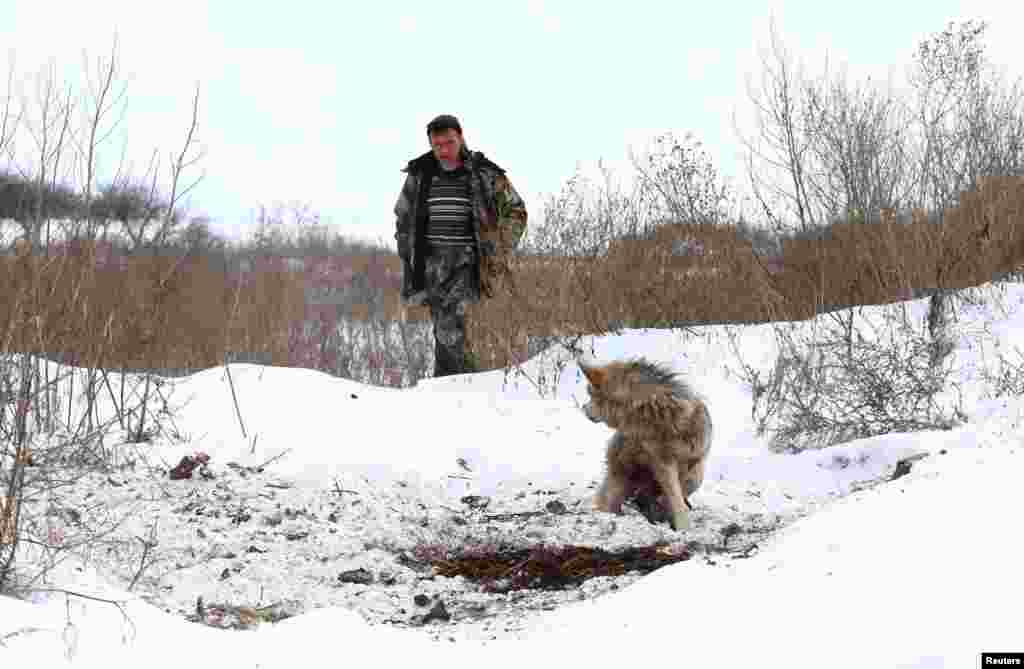 Гэтыя грошы складаюць прыкладна тры чвэрці месячнага заробку Крывенчыка, які працуе вартаўніком у збожжасховішчы, але ён ня любіць паляваць круглы год.