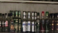 Türkmenistanda wagtlaýyn satmasyz edilen içgileriň 'gara bazary' döreýär
