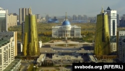 Астана. Від зь вежы «Байтэрэк» 