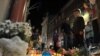 Građani BiH pale svijeće za žrtve norveške tragedije ispred Ambasade Norveške u Sarajevu, 24. jul 2011.