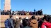 Аянтта Садыр Жапаровго каршы митинг өтүп жатат (видео)