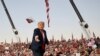 АКШ президенти Дональд Трамп жүзүнөн беткапты алып ыргытты. Сэнфорд, Флорида. 2020-жылдын 12-октябры.