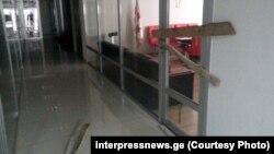 Заколоченная дверь в кабинет главы Федерации дзюдо Грузии