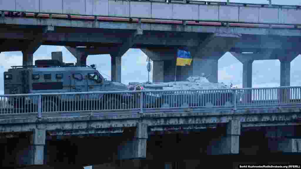 Бронемашина «Козак» та БТР 