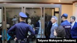 Орусиялык аскерлер кармаган украиналык моряктардын соту. 16-август, 2019-жыл. 